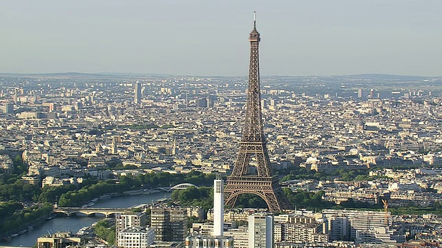 埃菲尔铁塔鸟瞰图，巴黎，法国视频素材
