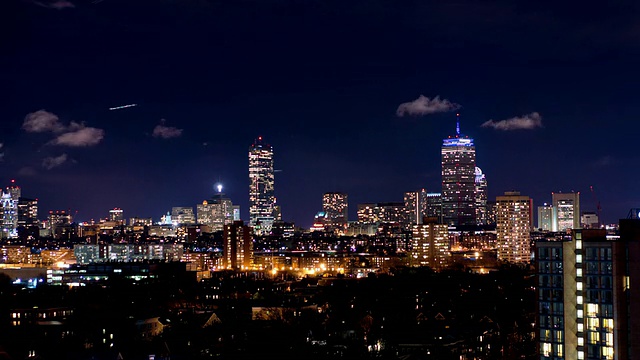 从晚上到白天，波士顿的天际线都有强烈的天气视频下载