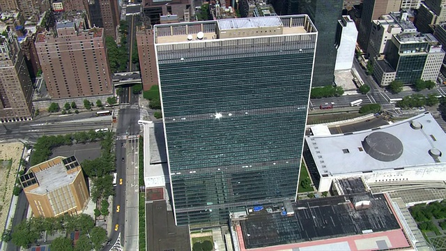 环绕纽约联合国总部。2006年拍摄的。视频下载