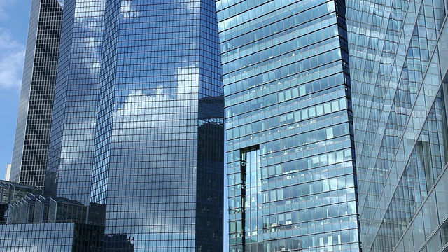 WS T/L拍摄于法国巴黎的拉德芳斯区高层办公大楼视频素材