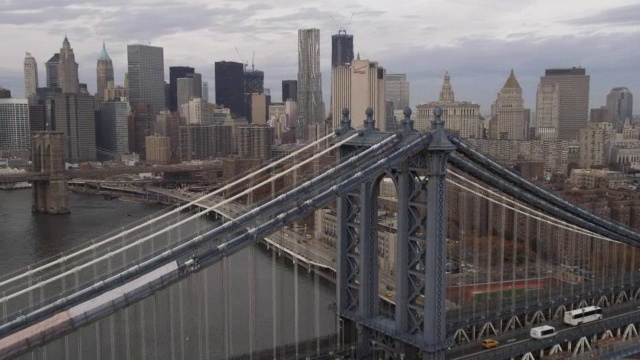 从布鲁克林到曼哈顿桥，穿过桥到曼哈顿那边。2011年拍摄的。视频素材
