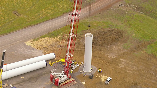 正在建造的风车的WS AERIAL ZI视图/麦克阿瑟，维多利亚，澳大利亚视频素材