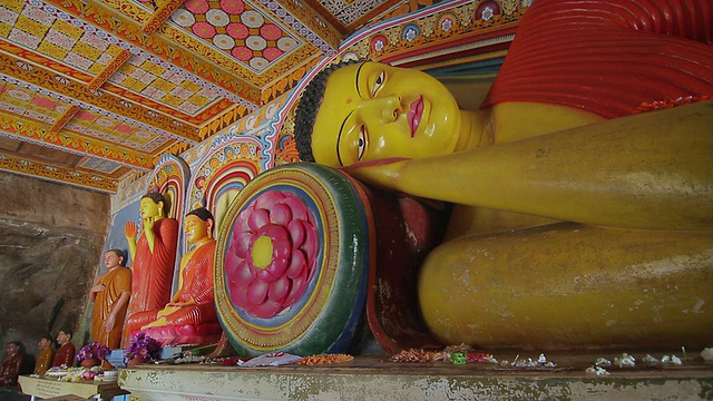 斯里兰卡中北部省阿努拉达普拉伊斯乌米尼亚岩石寺庙卧佛的MS拍摄视频下载