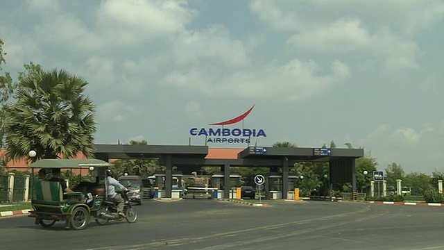 向下倾斜显示射击柬埔寨暹粒机场复合体视频下载