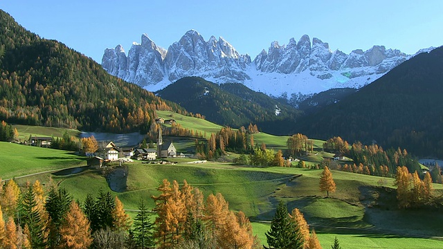 Val di Funes, St. Magdalena and Geissler Mountains / South Tyrol，上阿迪杰，意大利视频下载