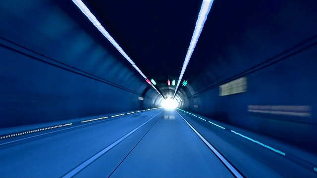 隧道出口(蓝色)视频下载