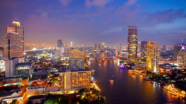 曼谷市中心朝霞河畔的天际线黄昏时光流逝视频素材