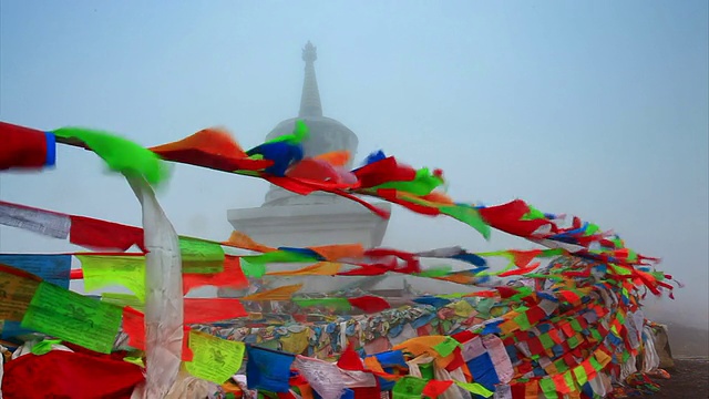 西藏祈祷旗帜视频素材