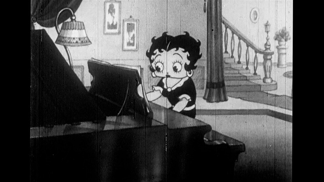 贝蒂娃娃会弹钢琴唱歌视频素材
