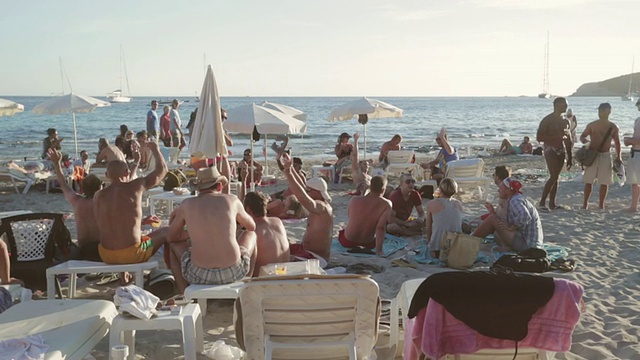 西班牙伊比沙海滩上的MS People派对视频下载