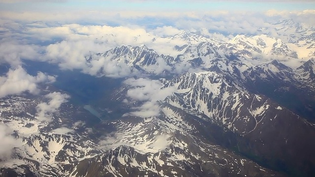 飞行以外的阿尔卑斯山视频素材