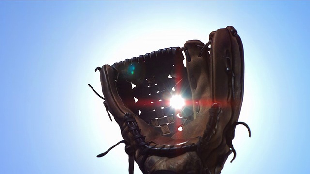高清超级慢动作:棒球手套接球视频下载