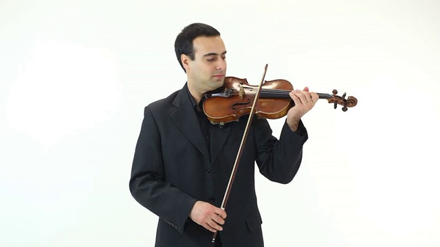 男人玩小提琴视频下载
