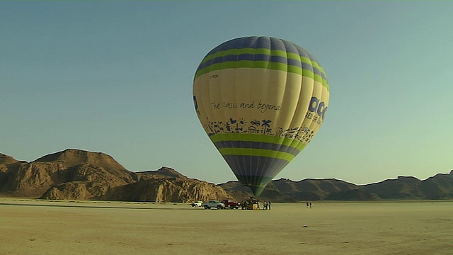 潘右射热空气气球瓦迪拉姆亚喀巴省约旦视频素材