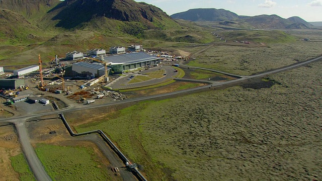 冰岛Hellisheidi地热发电厂的WS鸟瞰图视频下载