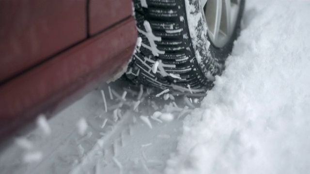 HD超级慢动作:在雪中驾驶视频素材