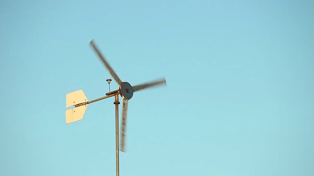 国产家用风力发电机视频素材