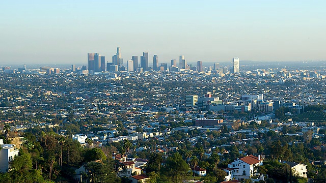 T/L WA洛杉矶城市景观从白天到夜晚的过渡/美国加州洛杉矶视频素材