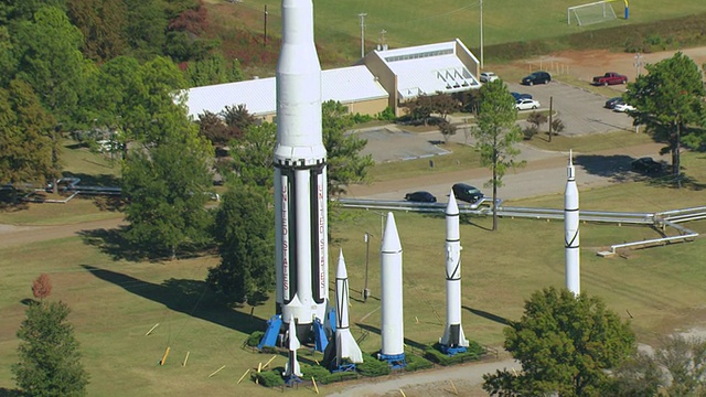 美国阿拉巴马州亨茨维尔市外的轨道火箭图片视频素材