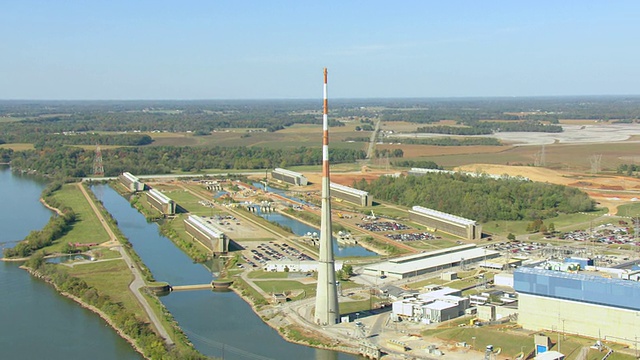 美国阿拉巴马州石灰石县布朗斯渡轮核电站鸟瞰图视频下载