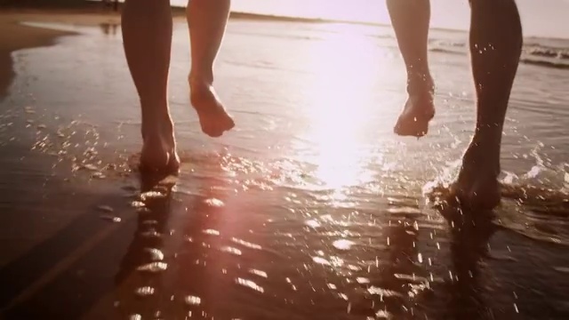 夫妇在海滩视频素材