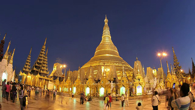 T/L WS ZO Stupa夜间照明/仰光，仰光，缅甸视频素材