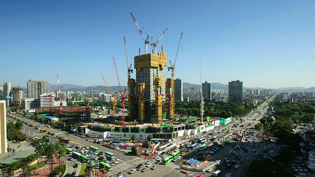 WS T/L在韩国首尔Jamsil站正在建设的第二lotteworld视频素材