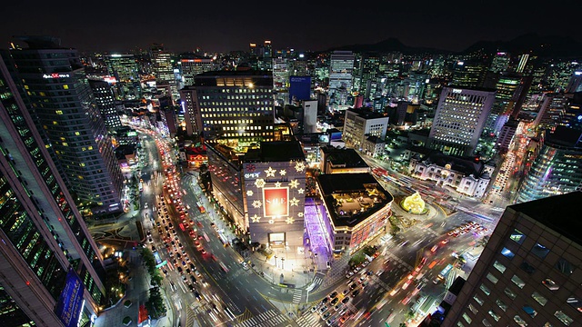 WS T/L拍摄于韩国首尔新世街百货公司和南大门市场区域的夜景视频素材