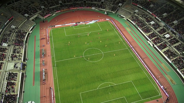 在韩国京畿道华城体育中心踢足球的WS鸟瞰图视频素材