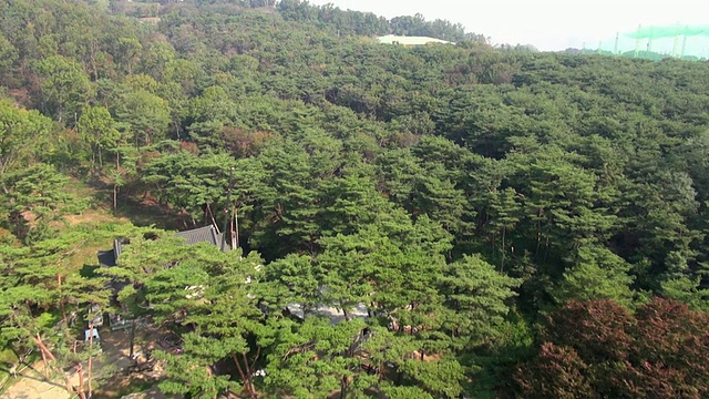 韩国京畿道华城/华城龙洲寺的WS航拍照片视频素材