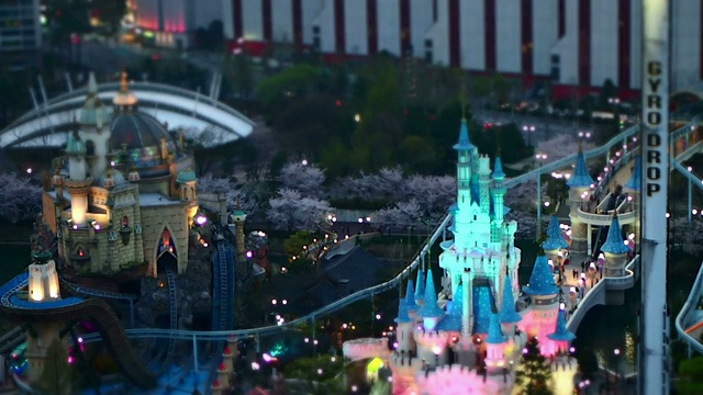 韩国首尔的乐天世界游乐园的夜景视频下载