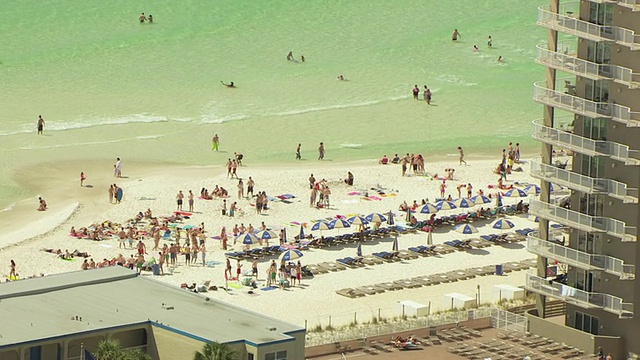美国佛罗里达州巴拿马城海滩上的公寓和酒店视频素材