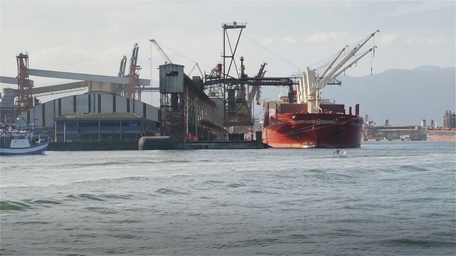 MS、TS船停靠巴西桑托斯港视频素材