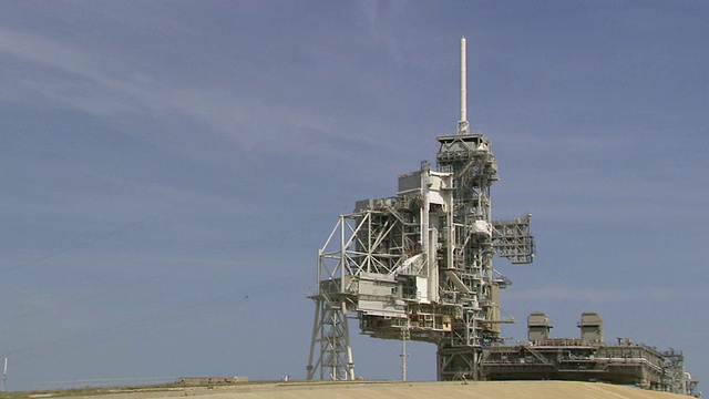 图为美国佛罗里达州卡纳维拉尔角肯尼迪航天中心39A发射台固定服务结构视频素材