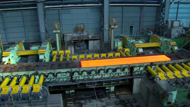 铜ZO PAN制钢丸，生产结束时的钢水棒/韩国全南道光阳视频素材