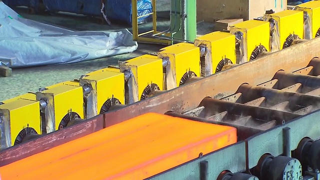 MS制程钢丸，生产结束时的钢水棒/韩国全南道光阳视频素材