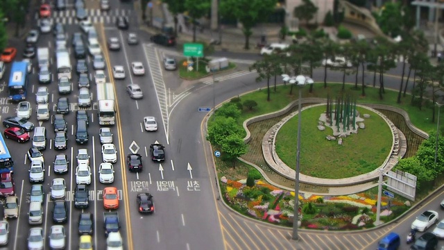 韩国首尔，公德五道口的交通镜头视频素材