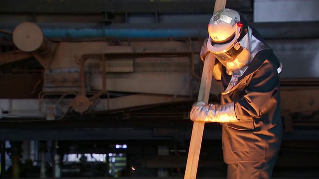 MS TD在全南道光阳窑内穿着阻燃服的工人照片视频下载
