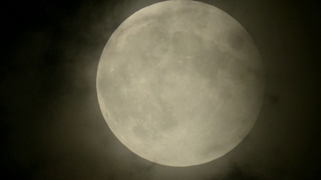 乌云后面的满月视频下载