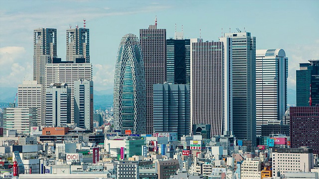 WS T/L日本新宿/东京商业和购物区的高层办公和政府大楼视频素材