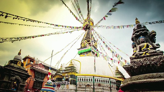 MS PAN T/L拍摄于尼泊尔加德满都的swayambhunath寺庙视频下载