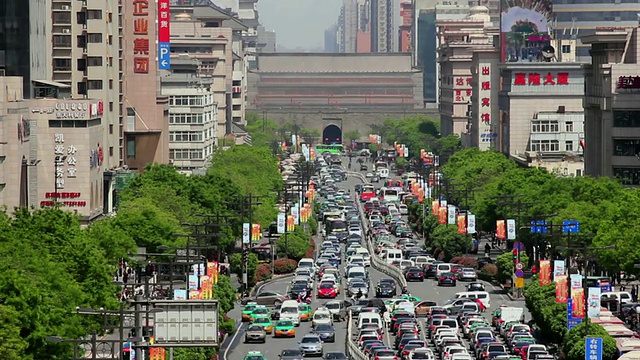 中国陕西省西安市中心区高峰时段道路的MS T/L镜头视频素材