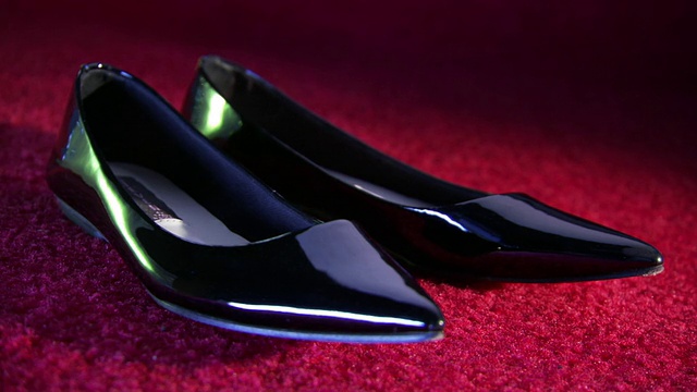 红地毯上的CU TU黑色专利平底鞋/华盛顿哥伦比亚特区，美国视频素材