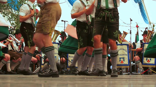 舒普拉在巴伐利亚啤酒帐篷表演视频下载