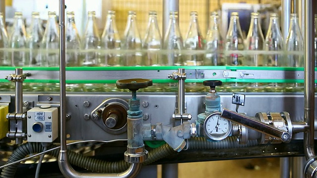 软饮料装瓶生产线视频素材