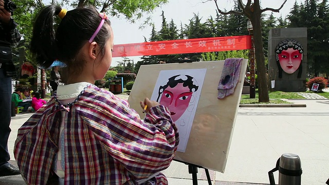 学生临摹绘画MS Shot雕塑摄影/西安，陕西，中国视频素材