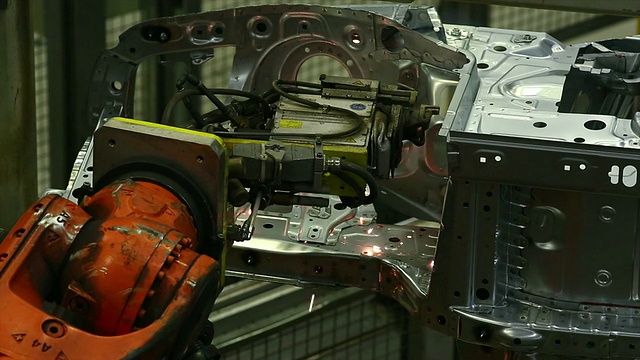 机器人焊接车身特写视频素材