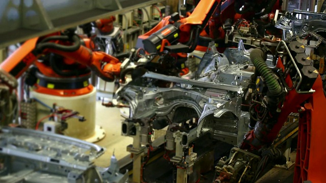 T/L机器人在车身焊接视频素材