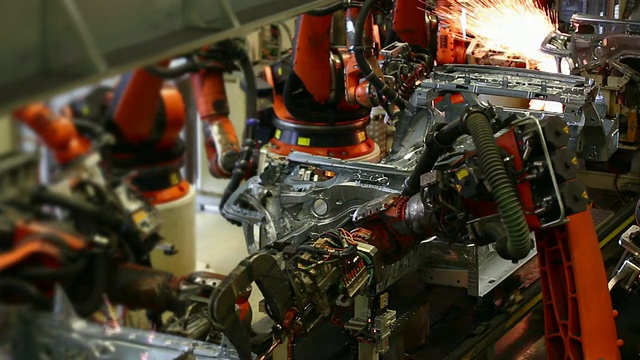 机器人在车身上焊接视频下载
