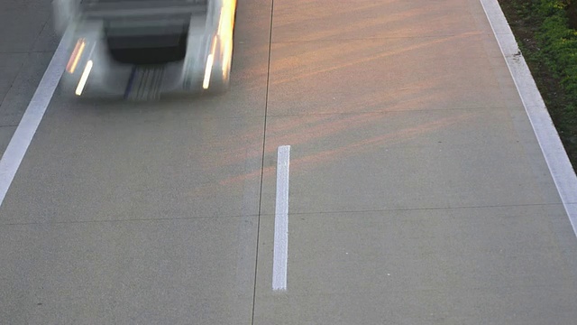 高清汽车在高速公路上行驶视频素材